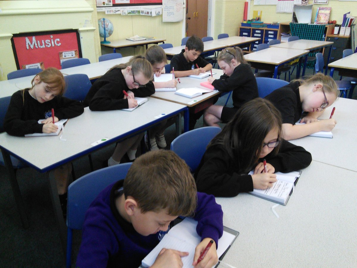 QuayYr5's tweet photo. Second JLT meeting was a success! We had brand new note books and George took the minutes.@QuayAcademy @QuayVP https://t.co/rzZkIGnjHA