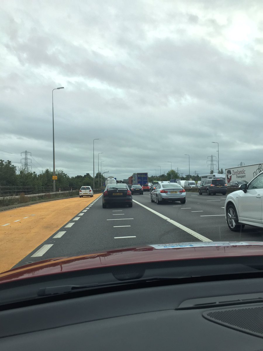 RAC_Business's tweet photo. Heavy traffic heading south back towards the Cotswolds - how much will our mpg be affected?  #WLTPChallenge https://t.co/VAwPrbXkNz