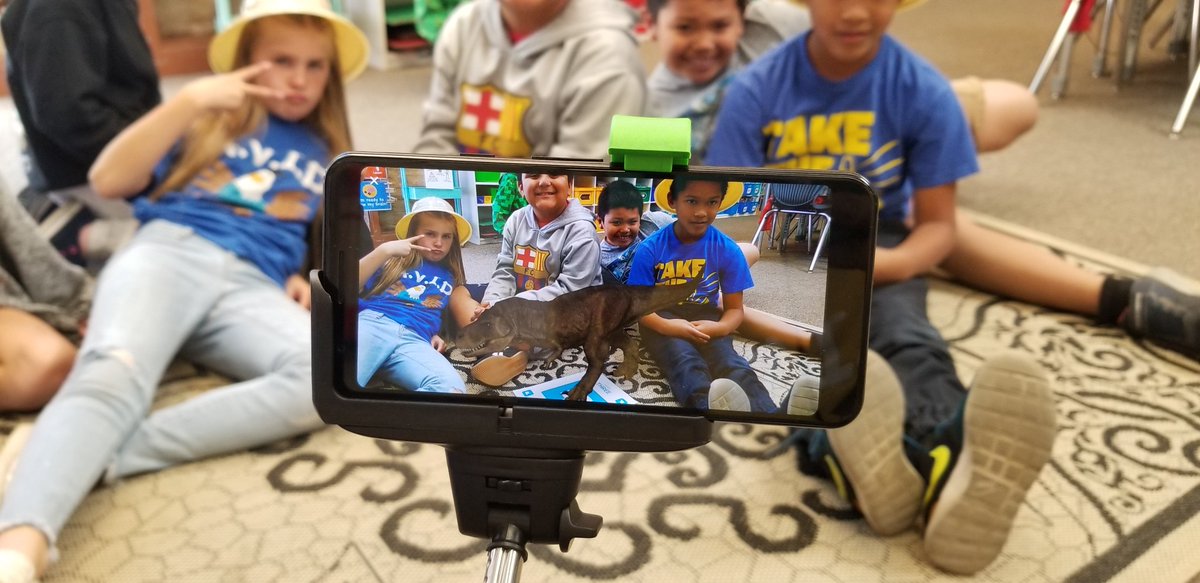 THills_ES's tweet image. More AR and VR fun with Mrs. Payne&apos;s class! Our 3rd graders have had a blast this week learning more about dinosaurs and their fossils. Thank you, Mrs. Scott, for the engaging lesson!