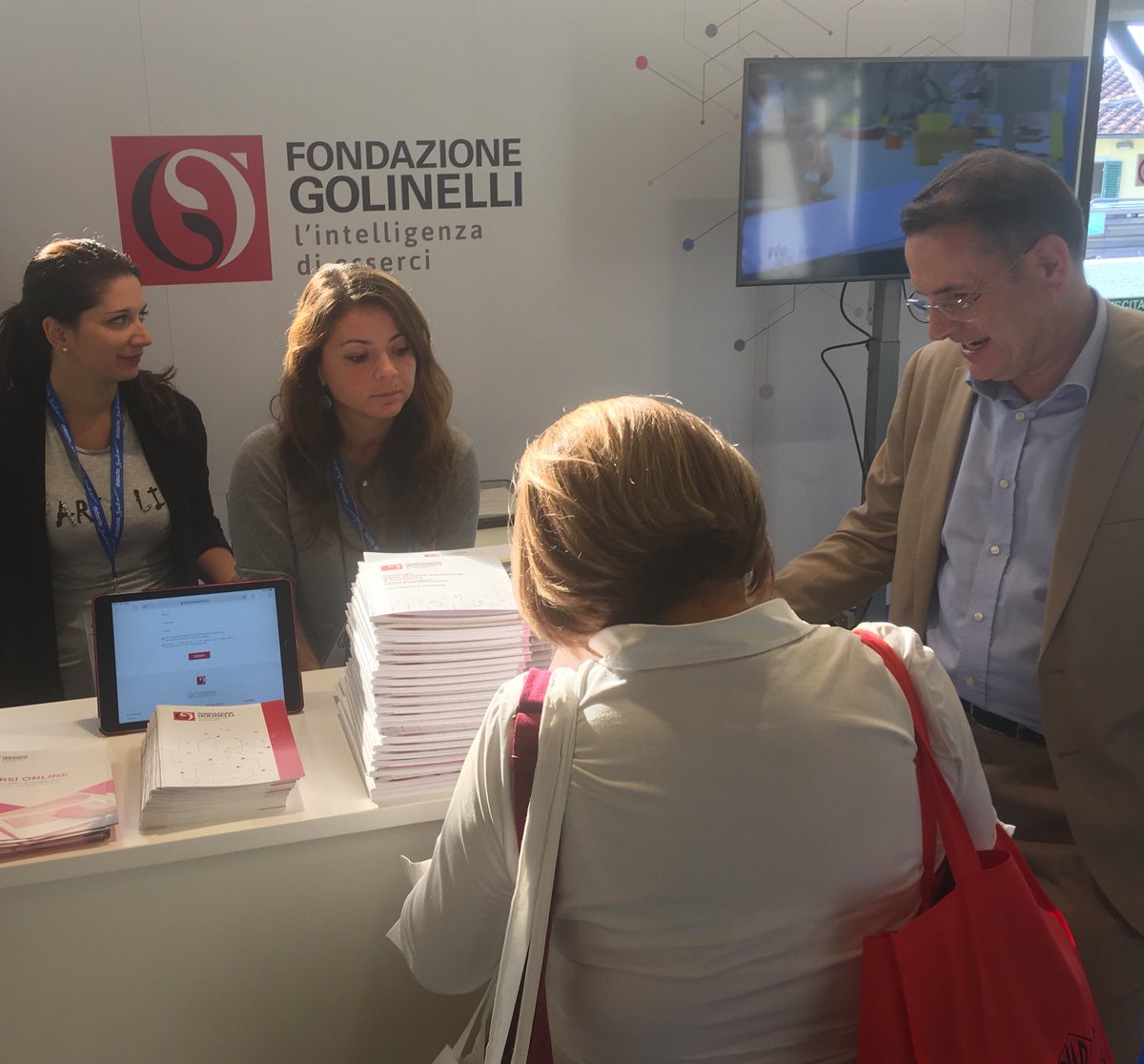 Oggi siamo a <a href="/didacta/">andrea martin</a> per presentare le nostre attività didattiche e formative. Vi aspettiamo al nostro stand, piano attico spadolini! ⁦<a href="/etombesi/">EnricoTombesi</a>⁩ #scuola #fondazionegolinelli