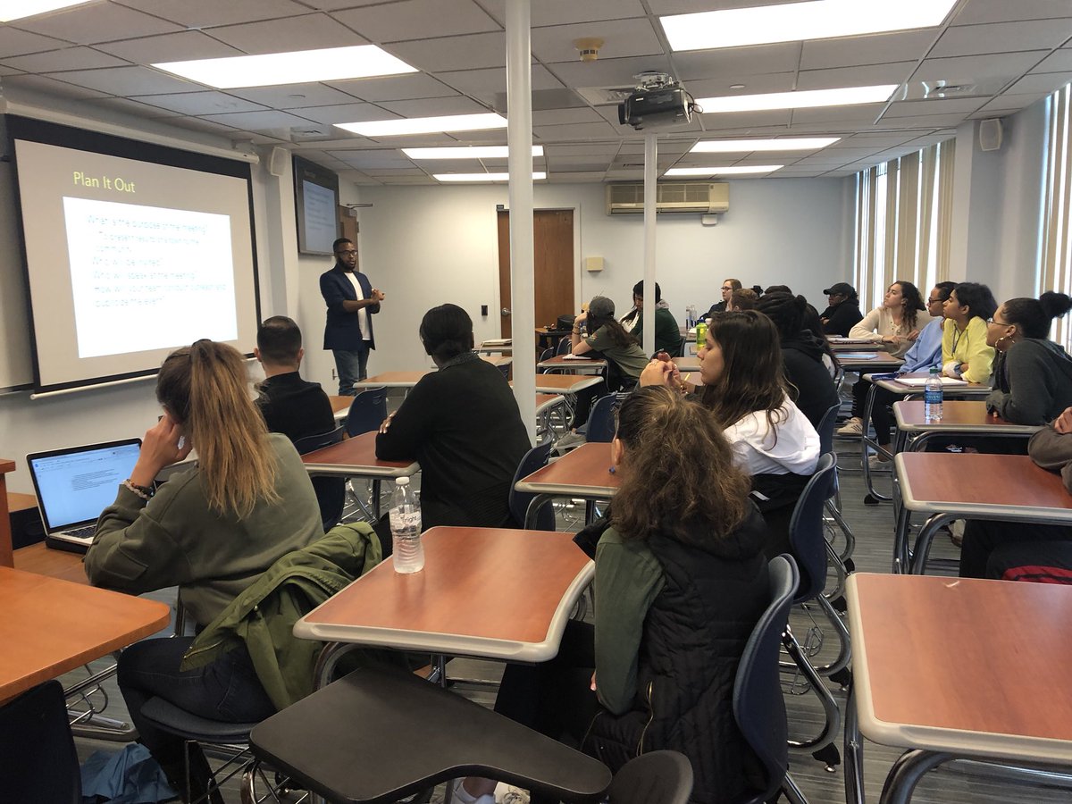 hofchhs's tweet image. Jacob Dixon from Choice for All came to speak to Dr. Phillips’ and Professor Bayley’s HPR 116, Community Health Programming Classes! #ChoiceForAll
