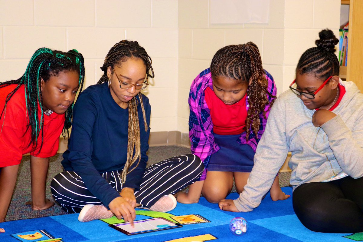 Usher-Collier ROAR tweet media