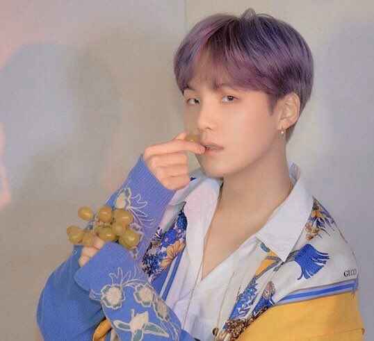 maririAstaQ's tweet photo. Shit! Nakabili rin ako ng grapes na kinain ni Yoongi 😅 Pawelcome! 
P.S. Buti pa dito sa Saudi, mura ang green grapes ㅎㅎ So excited to see you tom 💜 #Yoongi #Suga #BTS #BTSRiyadh #BTSinRiyadh #WelcomeBTStoSaudiArabia https://t.co/CinXlR3A99
