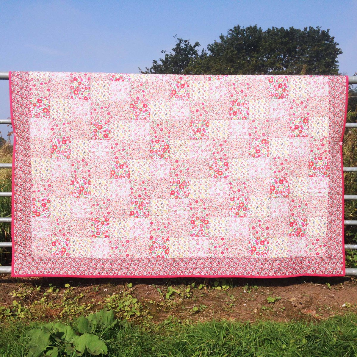 We are finally gearing up to taking these beautiful quilts out to Latvia - thank you to all of the wonderful quilters who have made them. This one has been made by Anne Snowden for the project. Thank you Anne! #QuiltSOS #quiltsforcharity