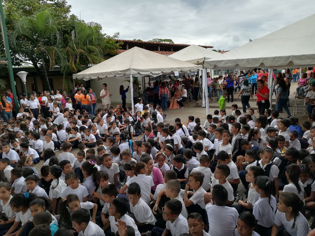 eduticbarinas's tweet photo. Hoy #10Oct en la @epbterrazast se dió la bienvenida a la delegación de la UNEM Samuel Robinson de los Estados Mérida Táchira Trujillo y Barinas a la Expedicion Pedagógica en Barinitas del Estado Barinas @psuvaristobulo  @MPPEducacionVE @eduticbarinas   @vane_prieto  @zebarinas05 https://t.co/XncwsJA3cs