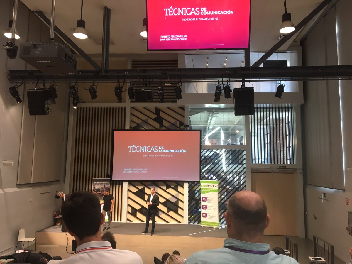⁦<a href="/robervigo/">Roberto P. Marijuán</a>⁩ de ⁦<a href="/SumaImportancia/">Suma Importancia</a>⁩ y Juan José Romero, primeros ponentes de talla en EntrepreneurDay. 
Técnicas de comunicación #crowdfunding:
1) A la gente le importa un bledo lo que haces
2) Si quieres vender, descubre cómo compran los clientes
#eDay