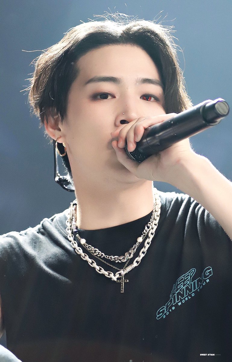 ministryofkpop's tweet photo. SHARINGAN WHO???? IM SCREAMING AT THESE HD PICS... THE CONTACT LENS, THE NOSE PIERCING, THE LONG HAIR... JAEBEOM IS THE SEXIEST ANIME EBOY ON PLANET EARTH...

@GOT7Official #GOT7 https://t.co/6R9WCe6Om5