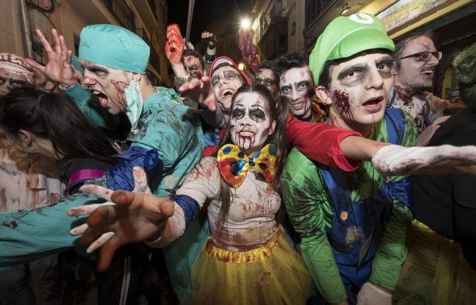 ¿Tienes dudas sobre cómo participar en la #zombiewalk ? No te preocupes resuélvelas todas aquí:

>> fantarifa.com/zombie-walk

#fantarifa <a href="/europa_sur/">Europa Sur</a> <a href="/radioalgeciras/">Radio Algeciras</a> <a href="/AndaluciaalDia/">Andalucía al Día</a>  <a href="/AndaluciaFilm/">Andalucíafilm.com</a> <a href="/diputacioncadiz/">Diputación de Cádiz</a> <a href="/UniversoTarifa/">Turismo de Tarifa</a>