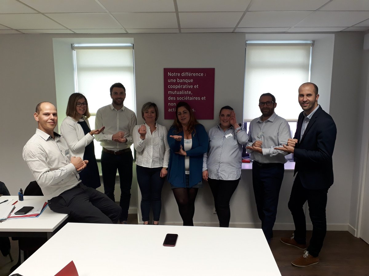 cmb_4_sources's tweet image. Formation au basique du langage des signes sur la caisse des quatre sources. Des participants au top !!!
#wearearkea #handicapinternational