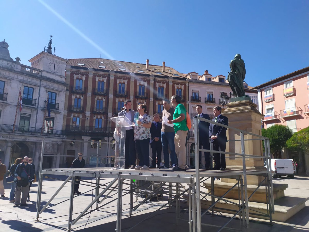 saludmentalleon's tweet image. Hoy, estamos en #Burgos para celebrar con nuestros compañeros de las asociaciones que formamos @saludmentalcyl  el #DiaMundialSaludMental 2019 en la región #ConectaconlaVida #PrevencionSuicidio @ASAMBURGOS