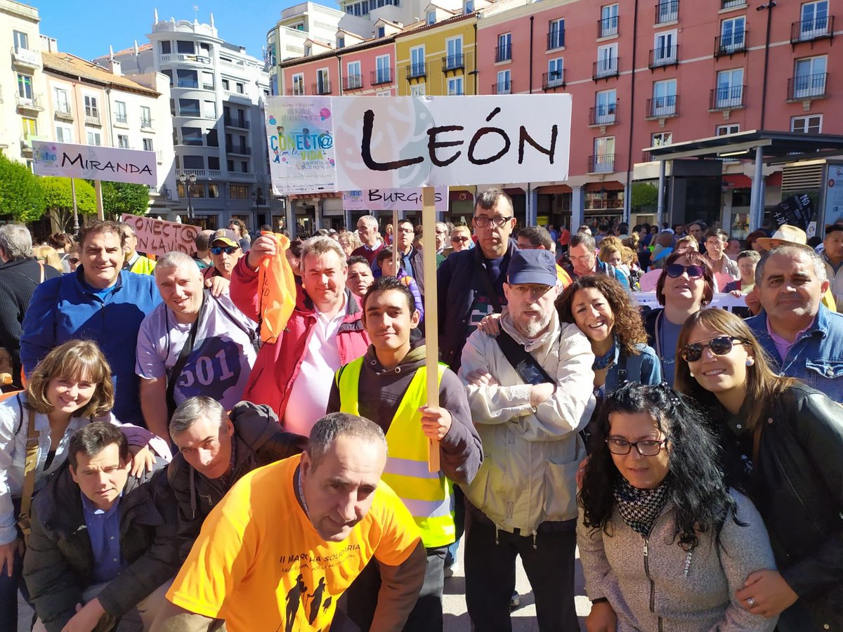 saludmentalleon's tweet image. Hoy, estamos en #Burgos para celebrar con nuestros compañeros de las asociaciones que formamos @saludmentalcyl  el #DiaMundialSaludMental 2019 en la región #ConectaconlaVida #PrevencionSuicidio @ASAMBURGOS