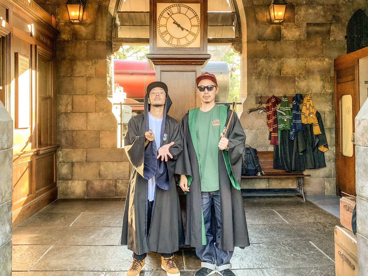 Feelin Acchan 今週の ユニバ は フローズンを知らなかった男 Ata0222kom とデート 服の配色が 1人ハリーポッター やった事が現地にて発覚し照れる こわかわスケーターズ はこわかわパーティーエリアでしっかり堪能 来週はいよいよ夜のショー観るぜ