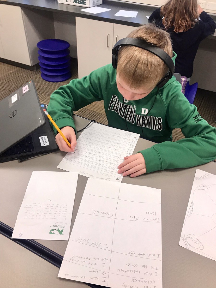 Mickelson_4's tweet photo. Planning and drafting return letters to our UND pen pals. Awesome that the UND student athletes will take the time to help us grow as writers! #trailblazeon https://t.co/UC8gx0PsPa