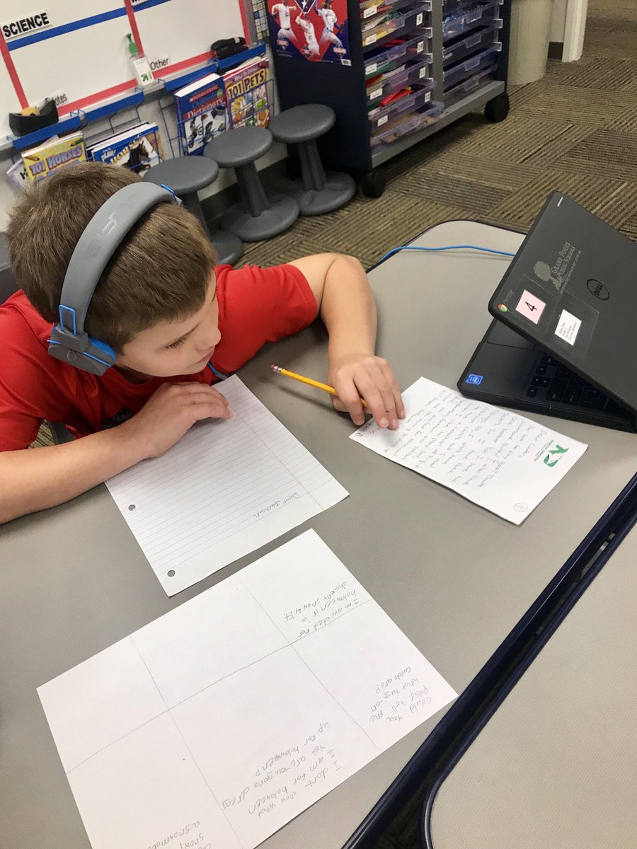 Mickelson_4's tweet photo. Planning and drafting return letters to our UND pen pals. Awesome that the UND student athletes will take the time to help us grow as writers! #trailblazeon https://t.co/UC8gx0PsPa