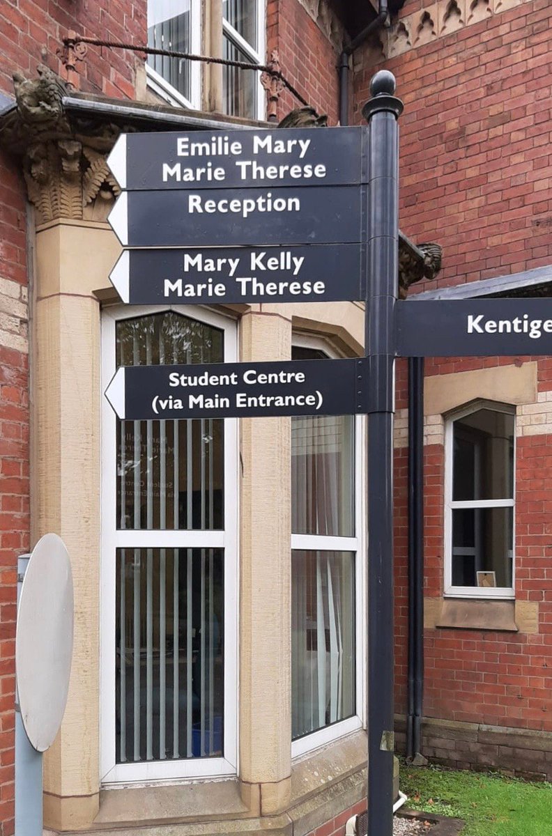 WSGSportsignage's tweet photo. Team Wingate have been at @HolyCrossBury this morning.
It might be raining but that doesn't stop us.
#bury #ilovemcr #fingerpost #collegesignage #rainydays https://t.co/9kly8oxoGn
