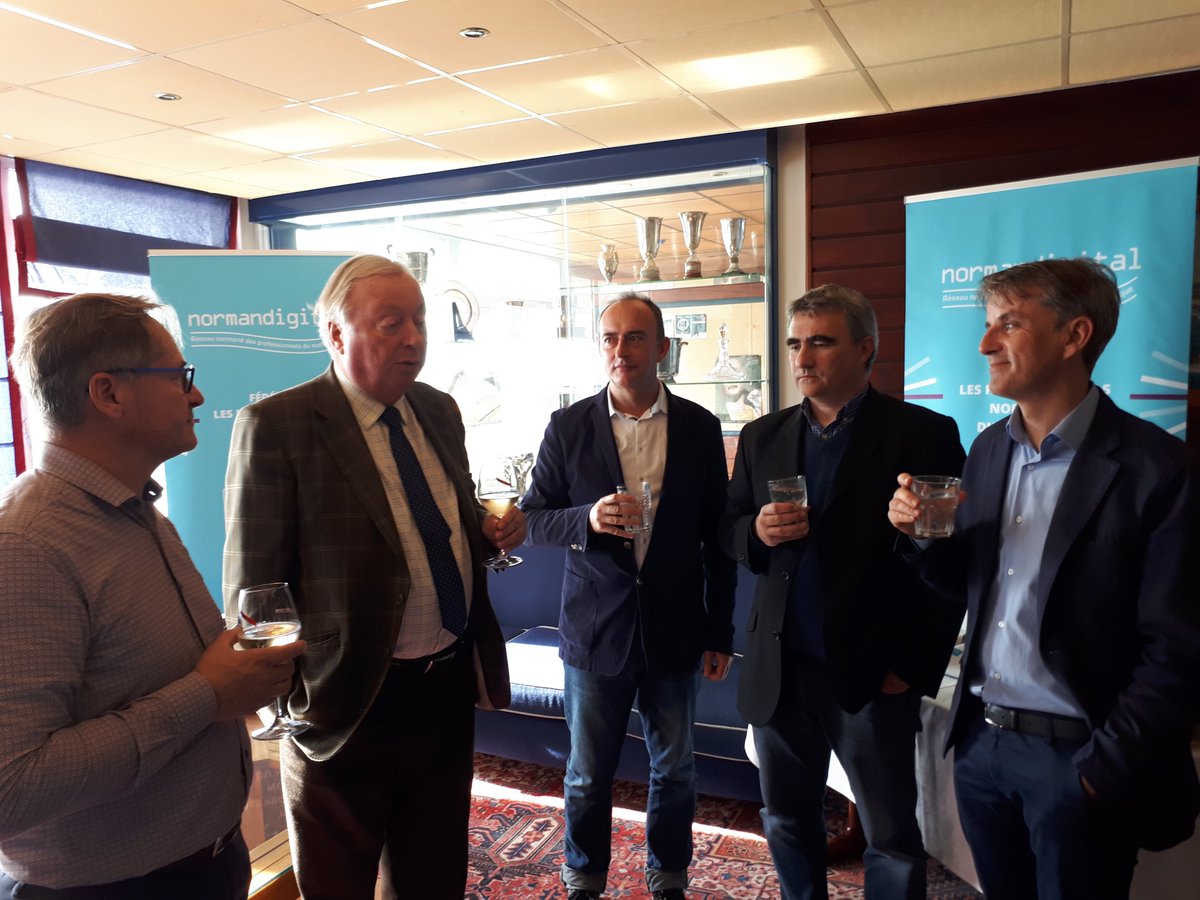 Ce midi, après une visite du chantier de la Cité Numérique du <a href="/LeHavreMetro/">Le Havre Seine Métropole</a> , <a href="/Normandigital16/">Normandigital</a> et <a href="/MedefLeHavre/">MEDEF Seine-Estuaire</a> ont signé une convention de partenariat, pour favoriser ensemble le développement du numérique et l'innovation.
<a href="/medef/">Mouvement des Entreprises de France</a>