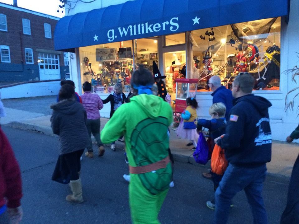 GET YOUR SCARE ON - Show off your wicked wardrobe contest! 
Tuesday, October 29th, 5:00 to 7:00pm 
May the best costume win!  srtl.co/Jsl2