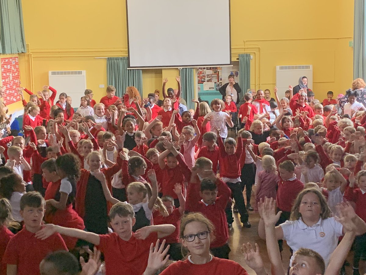chrisdysonHT's tweet photo. Yabadabadoo time - start getting excited everyone... Y3 FT Permanent position @ParklandsLeeds from Jan 1st . Advertised tomorrow BUT closing date next Friday 18th . E mail Parklands to office@parklandsleeds.org.uk Good luck. ALL APPLICATIONS WELCOME FROM NQT to UPS - please RT https://t.co/9JaebXu2vw