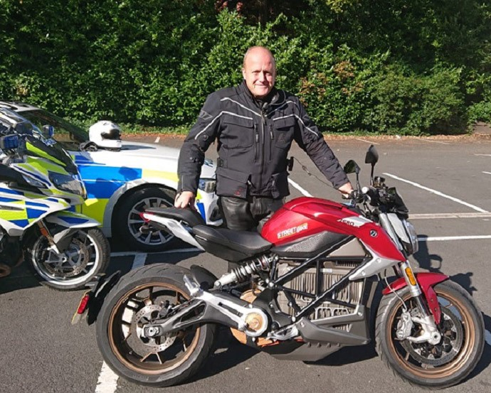e__moto's tweet photo. Zero Motorcycles could be policing the streets before we know it after a campaign with the West Midlands Police...

https://t.co/Xv1MUquxr0

#electricbikes #ebikes #zero #zeromotorcycles #electricbike #police #undercover #roadsafety #prevention #streetbike #westmidlands https://t.co/n9bKAJAo9Z