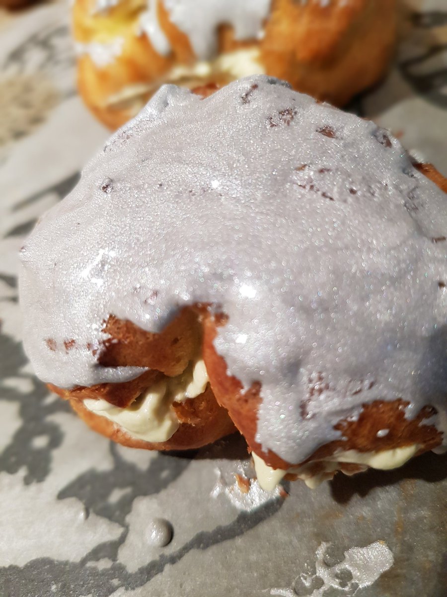 obscurethingy's tweet photo. Kiss my shiny metal eclairs. #fail #lessonswerelearned #kissmyshinymetalarse
#matchacream https://t.co/53F9GG8XUR