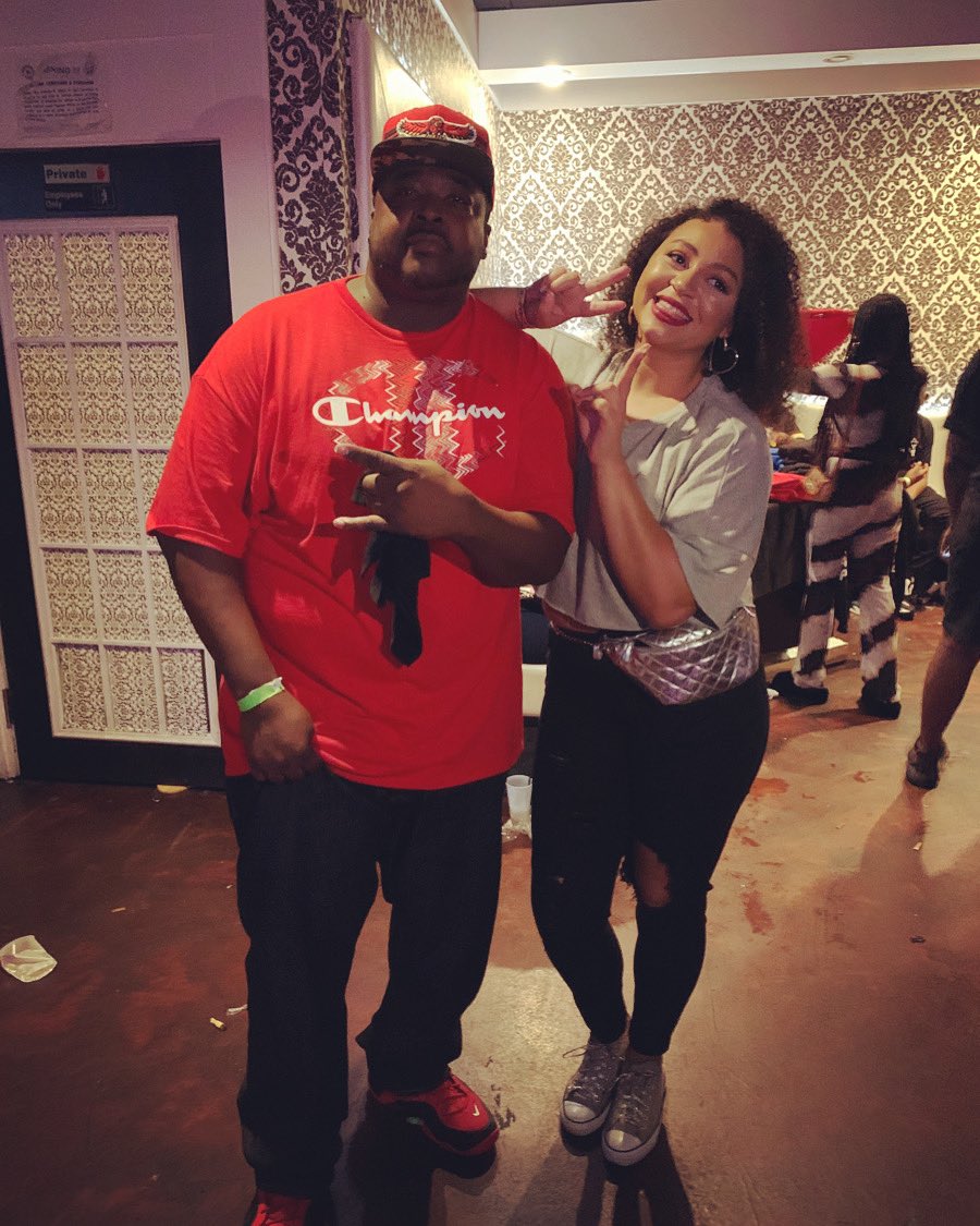 ceceonair's tweet photo. Looked at the wrong camera 🙄 oh well still got my pic with @sharkcity_ave 🔥 

Def still can win #COTY this yr! 
#dointhemost #BL8 #cleveland #battelrap #cavegang https://t.co/NPus41tGBt