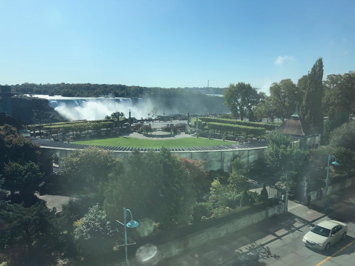 Ms_MarissaA's tweet photo. View from my office ... for 1 day only. #OffSiteLearning #NiagaraFalls #BeautyInspiringExcellence #ImmersiveLearning https://t.co/4cqkyYvA7I