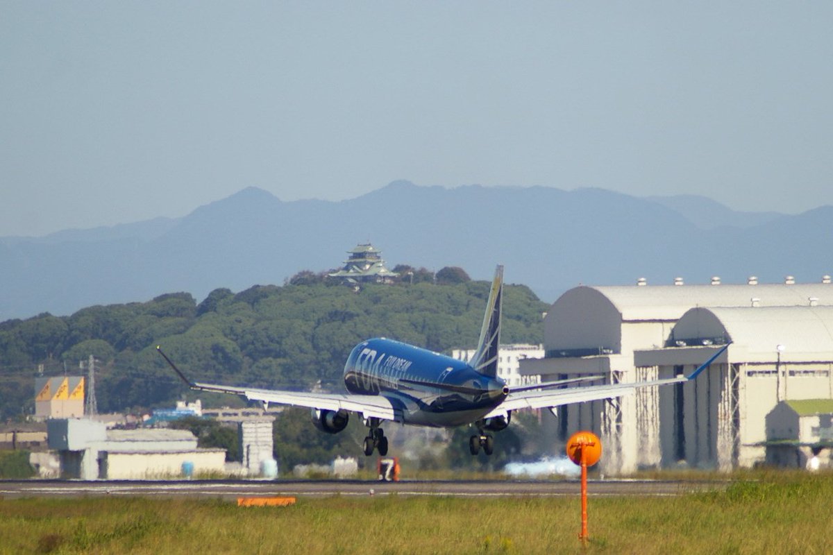 hourounotabibit's tweet photo. 着陸。
昨日の県営名古屋空港にて。
使用機材 PENTAX K100D Super + TAMRON AF 70-300mm F/4-5.6 LD Model 472D
#写真好きな人と繋がりたい
#県営名古屋空港
#FDA
#PENTAX
#K100Ds https://t.co/wlfPivba5S