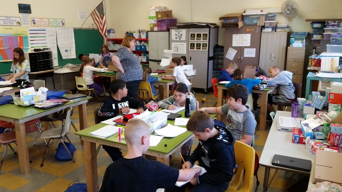 Insulated container build day 1(room 204).  Brainstorming different ways a container could be designed and built.  STEM 4 designing an insulated shipping container that will keep the product safe and fresh