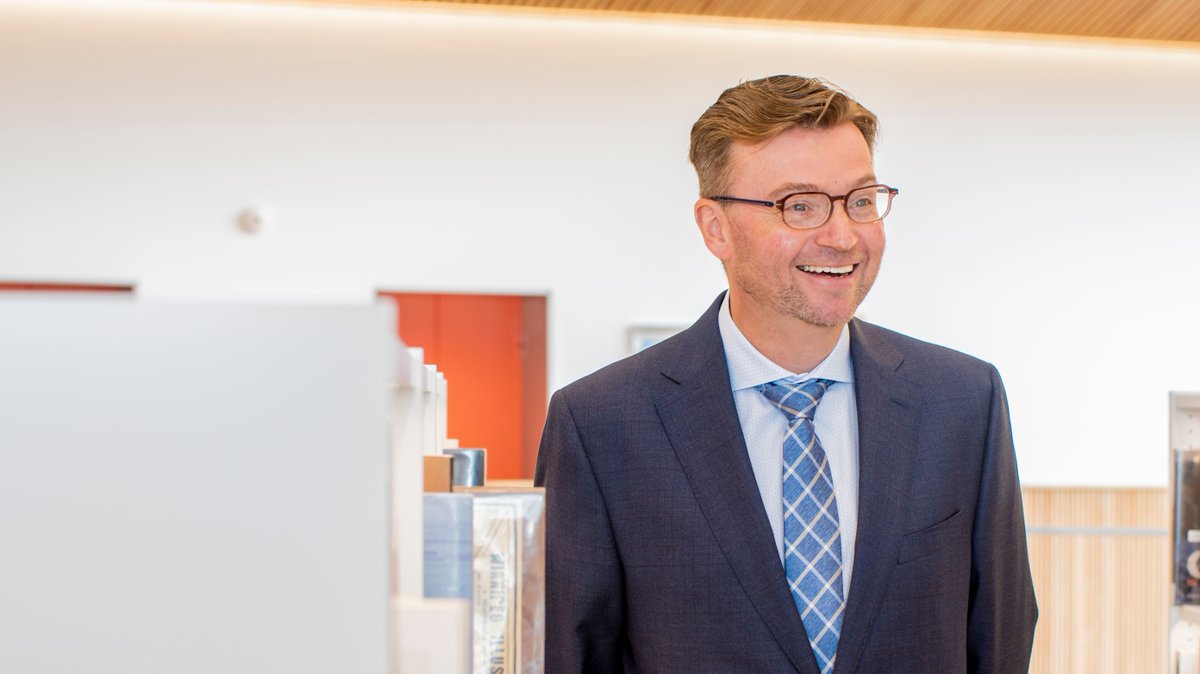 calgarylibrary's tweet image. Major publishers are restricting library access to e-books, but you can help us change that. Our CEO Mark Asberg explains how in this @CBC interview: bit.ly/2AYzMH5 #eContentforLibraries #eBooksForAll