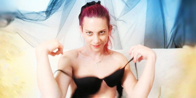 ?Hi!? Don't miss today the launch of my new film?"Liza gone wild"?. At https://t.co/ItazMaF4Sz (Paris