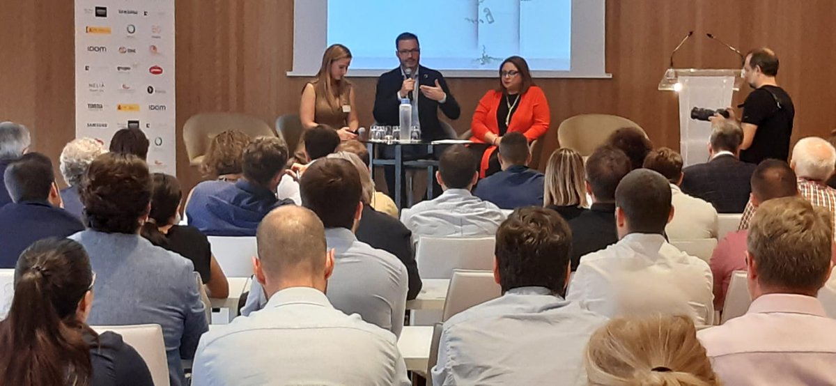 hila's tweet photo. 🌍 La iniciativa de los premios #ReThing que reconoce a #hoteles que han puesto en marcha proyectos de #sostenibilidad es muy importante. 

🌳♻️ Entre todos, empresas, ciudadanía, entidades y administraciones, tenemos que luchar contra la emergencia climática para conseguirlo. https://t.co/ya4ZWhAyvQ