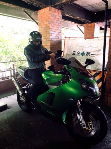 enza_web's tweet photo. 【宴坐週末営業のお知らせ】

+  安全第一 +

今週の坐長はギックリ腰に
コ��ンパンにさ��ていますが、
台風もギックリもブッ飛ばすイキオイで
オープンする構えです。

まずは皆様外出は慎重に。

で、もし気が向いたら
本当に開けてるかどうか。
生存確認がてら、
冷やかしに来てください（坐） https://t.co/Y91QqDwgkb