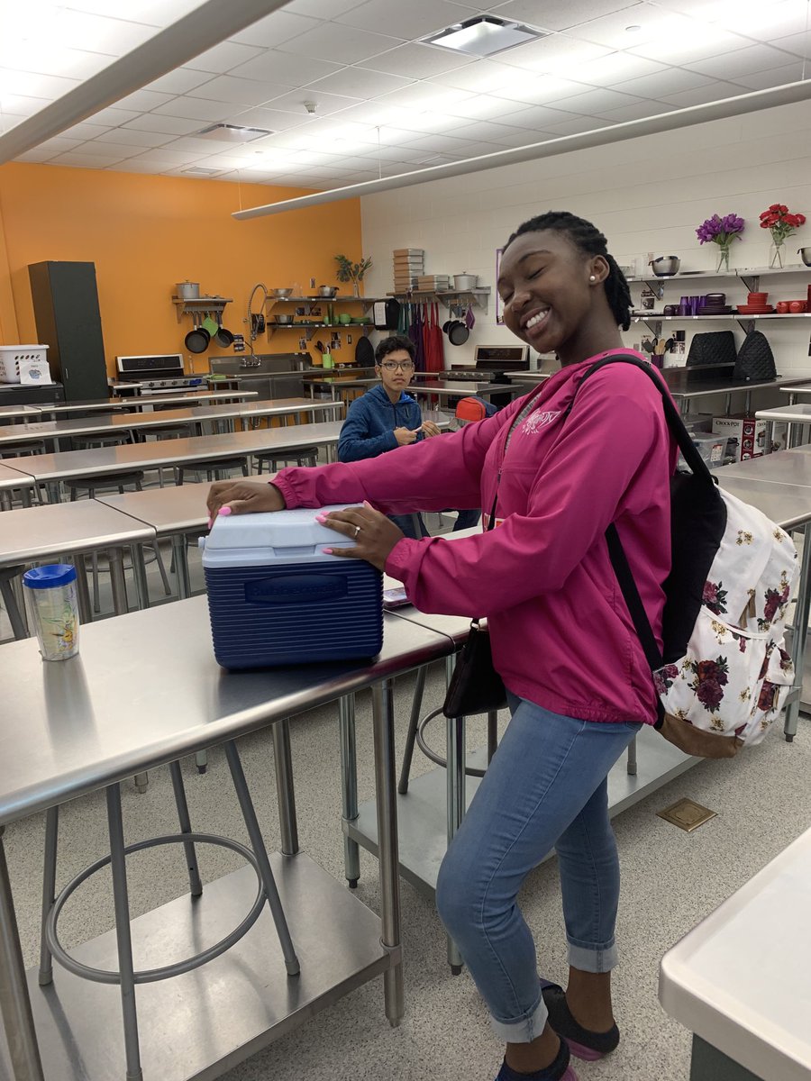 PehsArts's tweet photo. Don’t mess around with food safety, always pack your perishable foods in a cooler! https://t.co/bUoGKDhwu7