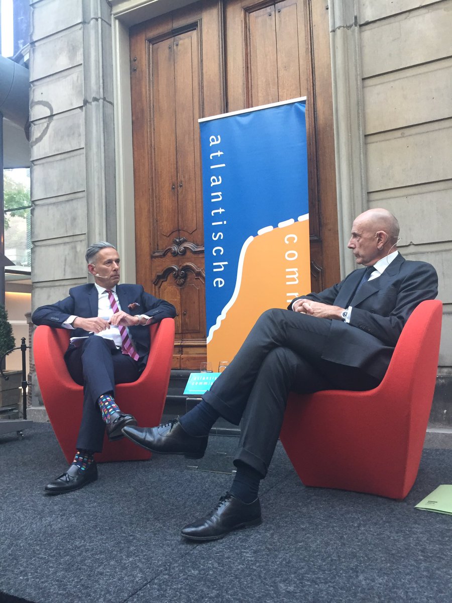 Atl_Comm's tweet photo. “Als het gaat om de eigen veiligheid, moet Nederland de eigen broek ophouden.” Oud-ambassadeur Ed Kronenburg pleit voor meer zelfstandigheid van Europese lidstaten ten aanzien van veiligheid. #Atlcom https://t.co/cioECtLB8D
