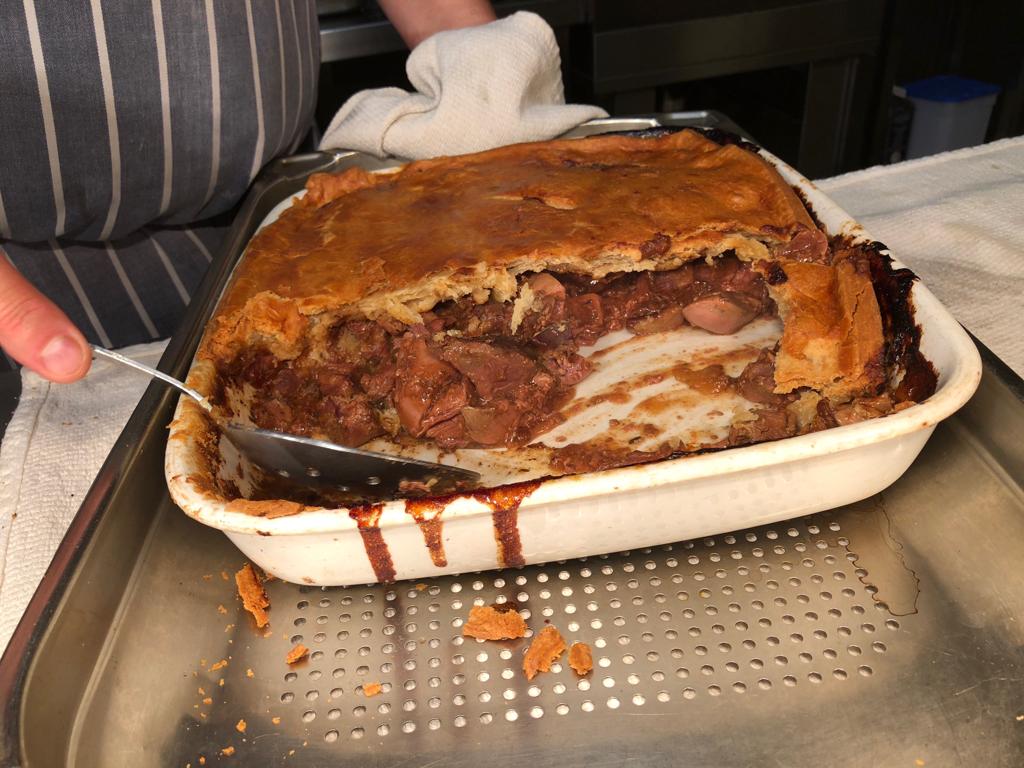 Yorkshirebridge's tweet image. Our homemade Steak &amp;amp; Kidney Pie! #PieWeather #ComfortFood

🍂🍁🧡 yorkshire-bridge.co.uk