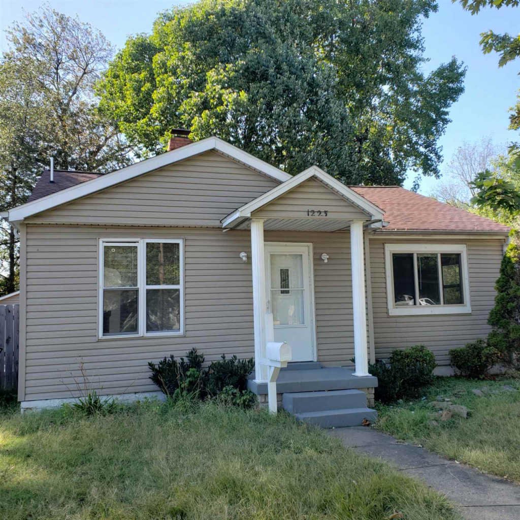 CButlerTeam's tweet image. Congratulations to Mindy Woodward on her NEW LISTING!   3 BR, 1 BA, 1223 Vann Ave, Evansville, IN.  Contact Mindy at 812-483-1309 for more information. #CharlieButlerTeam #Evansville #RealEstate