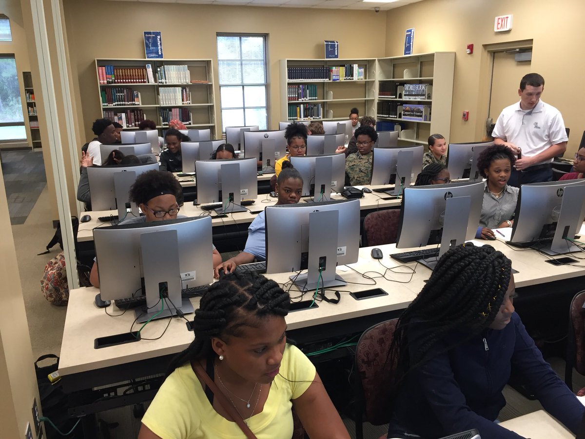 MrsD_MLIS's tweet image. Thank you, Mr. Sullivan for collaborating w/ me in teaching your students researching skills for the French Revolution project! Your kids were great! Can’t wait to teach them the @lucidpress tech tool tomorrow! @aasl @HeyLibraraman @BryantStampede #LearningTargets #AASLStandards