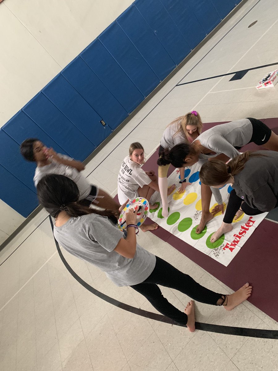 MSD_MsKenny's tweet photo. Yoga twister fun! https://t.co/IVdRzyyelX