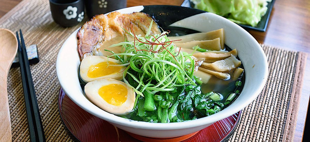 These #Chicago #restaurants are your favorite places to eat, you just haven't tried them yet. #food ow.ly/TjHl30nEPwI