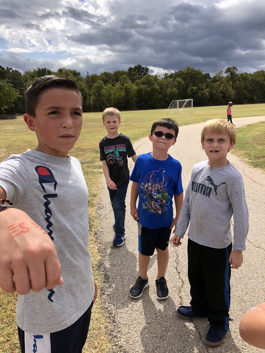 Today I had four 5th graders ask if they could join us and run for someone during their recess. Well of course you can! 🏃🏼‍♀️#selfless <a href="/granburyisd/">Granbury ISD</a>  <a href="/mambrinosteam/">STEAM Academy at Mambrino</a> @MambrinoPE