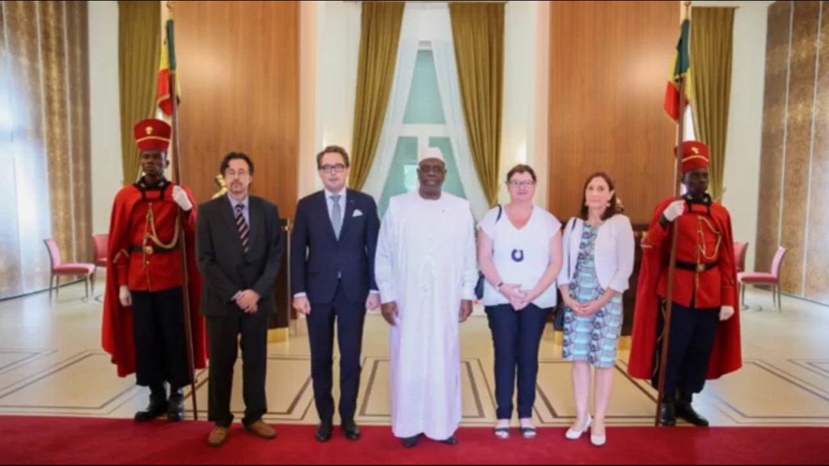 mackyste2024's tweet photo. Lettres de créances de: 
SEM Hubert ROISIN Ambassadeur de Belgique 
SEM James MARIDADI Ambassadeur du Zimbabwé  
SEM Sébastien BEAULIEU Ambassadeur du Canada.
#kebetu 
@AprChine 
@elhadjkasse https://t.co/cK0QS983On
