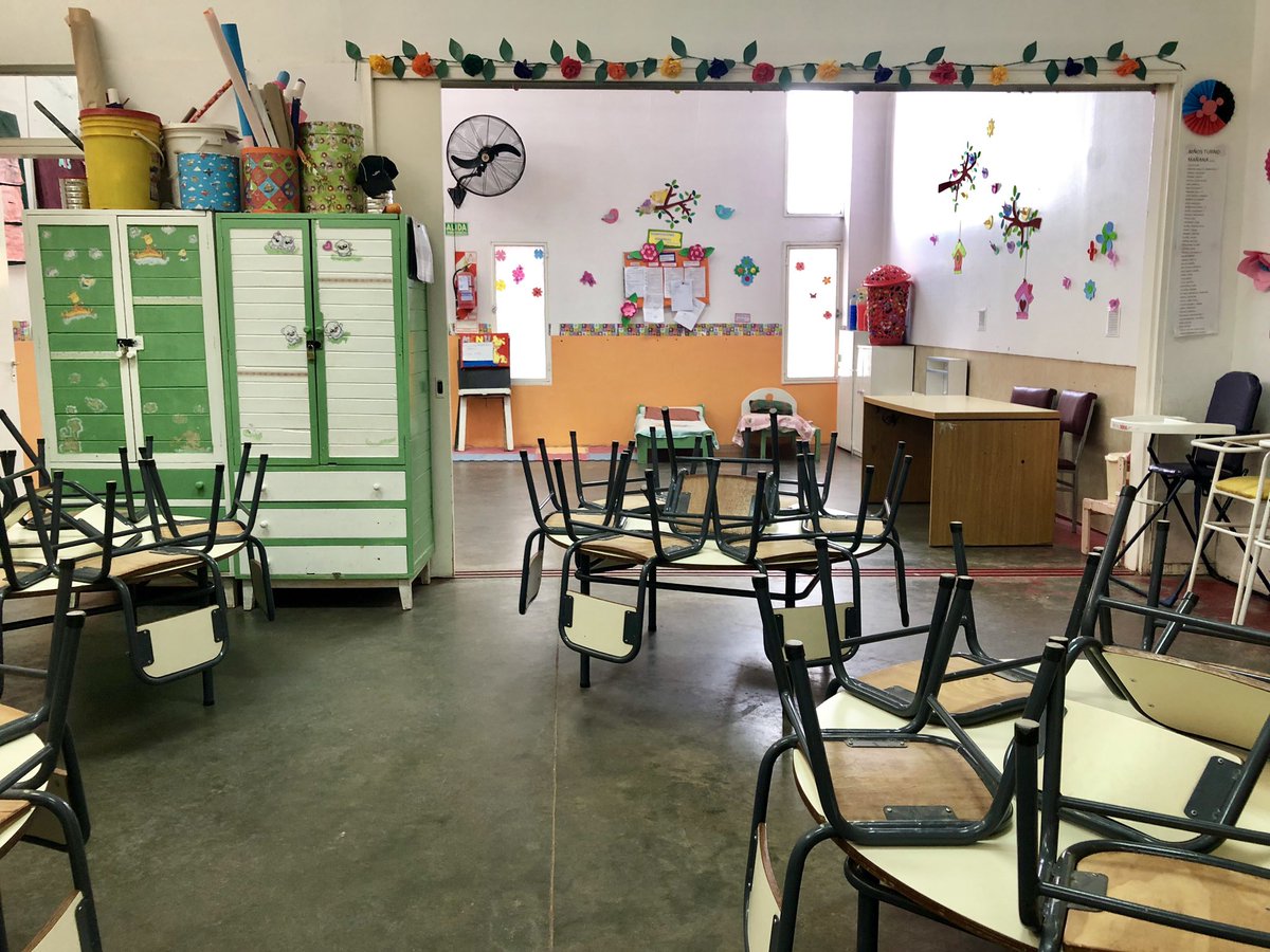 Aún con 37 grados de temperatura un grupo de ángeles no paran un segundo para que hoy, como cada día, niños, madres y abuelos de Yapeyu y Bajo Pueyrredon puedan comer, estudiar y estrechar vínculos fraternales. Felicitaciones por esos corazones y vocación de oro!