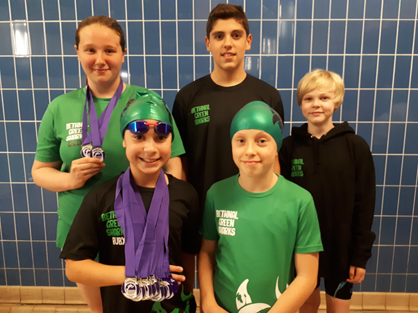 Ruby Ruzzaman (9) won triple gold and four silver medals at the Alan Mitchell Memorial Gala on Sat. 5th & Sun. 6th October. Team mates Leli Scicluna (13) and Chloe Newman won silver medals, and Howard Wang (13) a bronze. Ellie Collins and Storm Heggenhougen produced P.B. times.