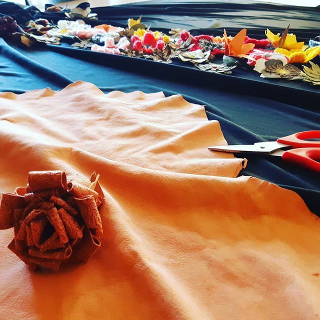 Making, a process of trying, minor mistakes, regrouping, trying again, waiting for lift off.

#makerspaces #librarymakerspace #immortalizedflower #creativelife ift.tt/2Myw5x1