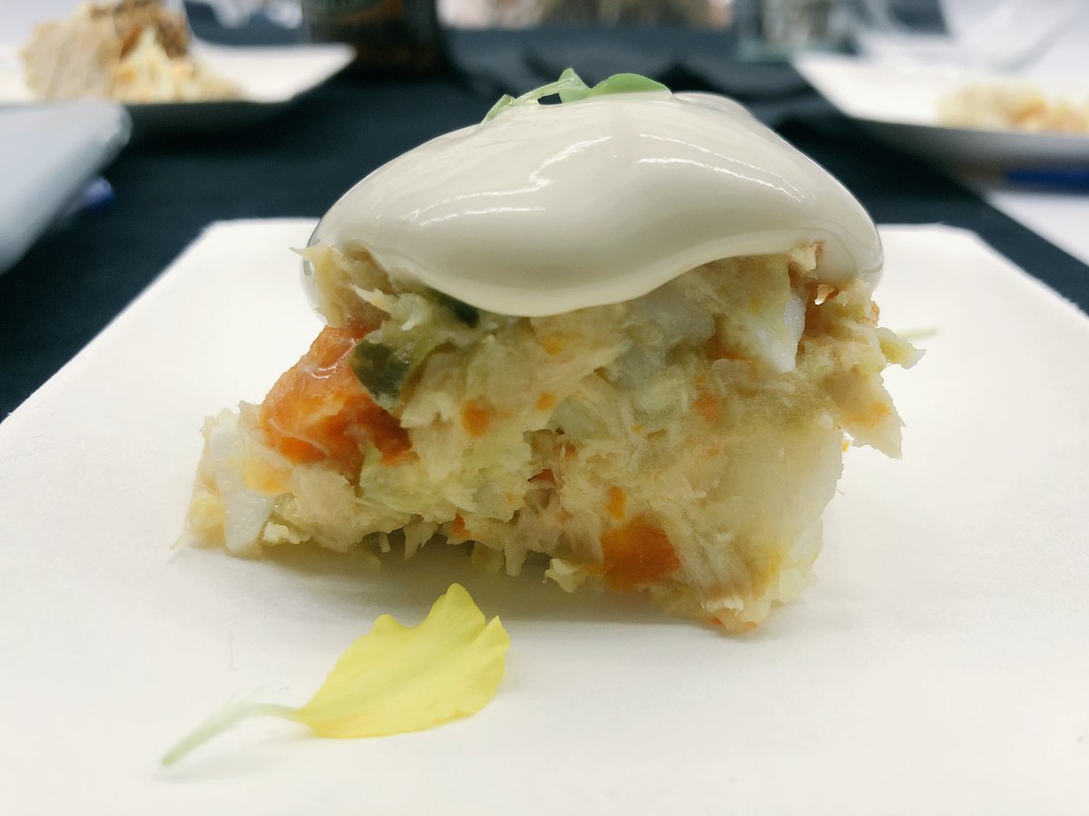 JCCapel's tweet photo. ¿Por qué motivos la ensaladilla de @CandadoClub elaborada por #JavierHernández ha sido declarada la mejor de España? Paso a paso de una receta que frente a otras finalistas arrasó en el campeonato de @ssgastronomika  https://t.co/jKLVh4sal2 https://t.co/3A0dXCPwpP