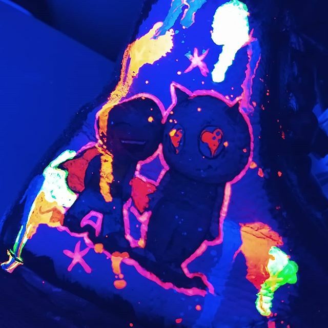 LupiLaFlamme's tweet photo. I've been experimenting with paint that can only be seen under blacklight for @sciaticnerd. The neon #angelus paint that was already in the shoe looks pretty amazing under a blacklight too. #wicked #drmartens #docmartens #docmartenstyle #wildbunnyarts https://t.co/waU7mS11QY https://t.co/C9hEWCGLpq
