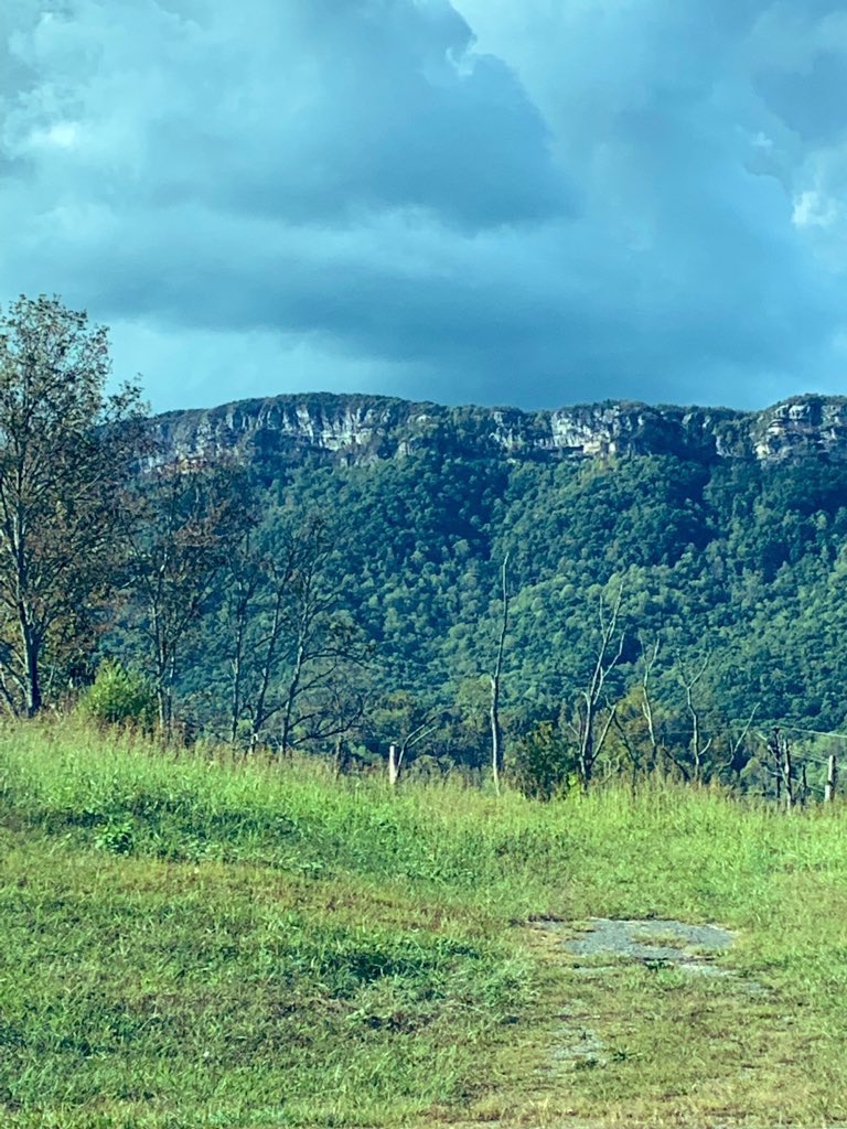 writenoelle's tweet photo. A hidden gem exists within this mountain in Lee Co, VA. Hike to the sand cave & experience bewilderment & awe! Reset your soul in nature & embrace serenity. #BetterTogether #GoOutside #Wilderness #SandCave #LeeCounty #HikeVirginia https://t.co/nrptZXIHiP… https://t.co/DMrglniBCE