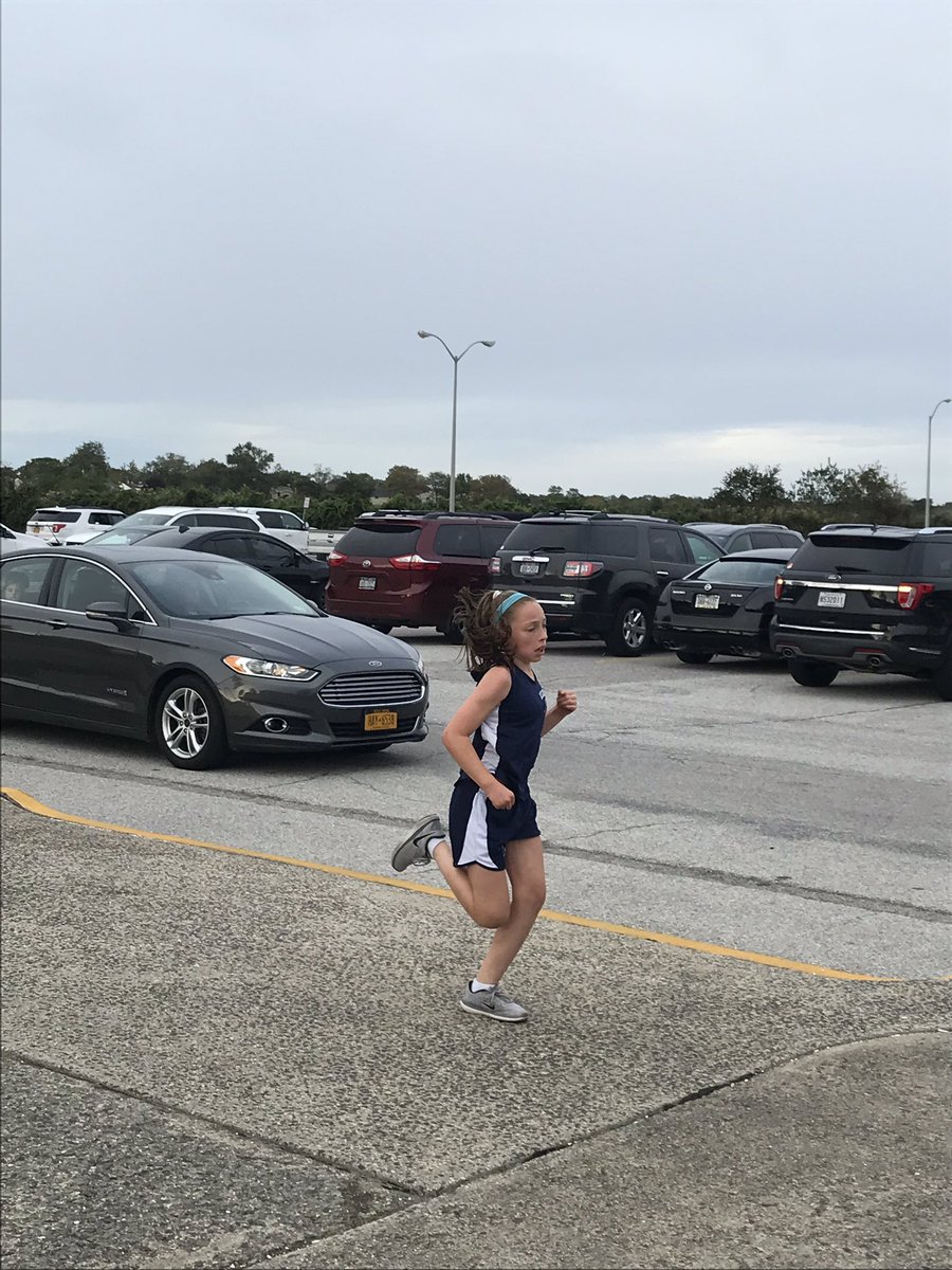 MKellyOceanside's tweet photo. Lady Sailors crushed it! @OceansideTrack @OMS_NY https://t.co/DPUvM43WPD