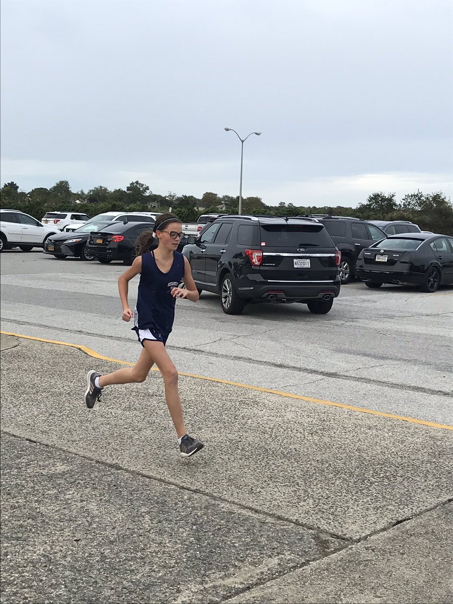 MKellyOceanside's tweet photo. Lady Sailors crushed it! @OceansideTrack @OMS_NY https://t.co/DPUvM43WPD