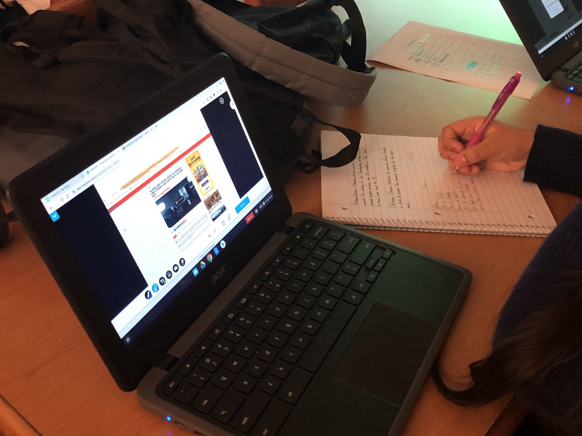 temabell's tweet image. #ELs learn how to cite sources for their #MYP #PersonalProjects @AnnapHS_AACPS with the support of an interactive #nearpod presentation @AHighLibrary